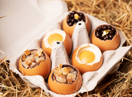 Compagnie Générale de Biscuiterie - Boite de 6 œufs ( 2 oranges, 2 coques, 2 caviars)