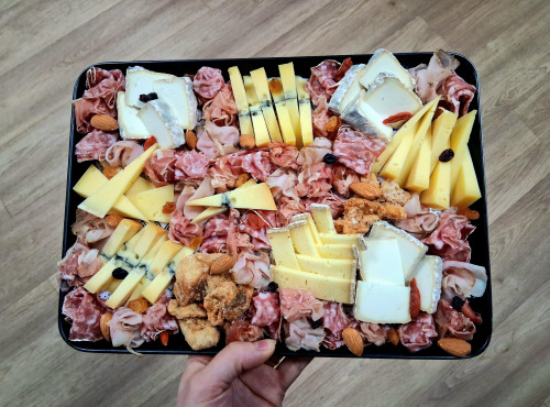 Boutique Boisette - Plateau apéro fromages et charcuteries 6 personnes