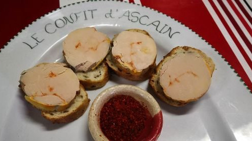 Le Confit d'Ascain - foie gras de canard entier mi-cuit au Piment d'Espelette, façon torchon