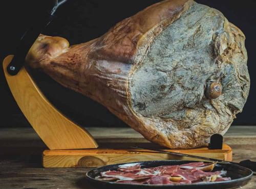 Maison Agour - Coffret Jambon de Bayonne IGP 12 mois avec support et couteau