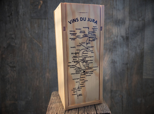 Elevage de Cochons en Forêt et Produits du Terroir Jurassien - Coffret Bois spécial Vin Jaune