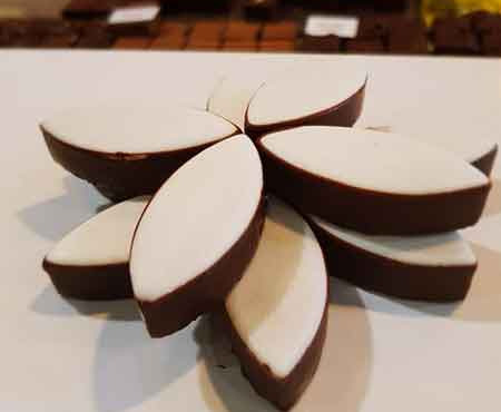 Philippe Segond MOF Pâtissier-Confiseur - Colonne De Calissons Au Chocolat