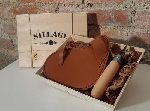 Sillage Maroquinerie - Coffret Gant Huîtrier Camel (gant + Couteau À Huîtres) - Pour Gaucher