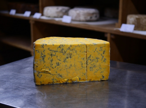 Alléosse Maitre Artisan Affineur Fromager - Sakéshire Affiné avec un Saké ambrée Fabrication Maison  1kg