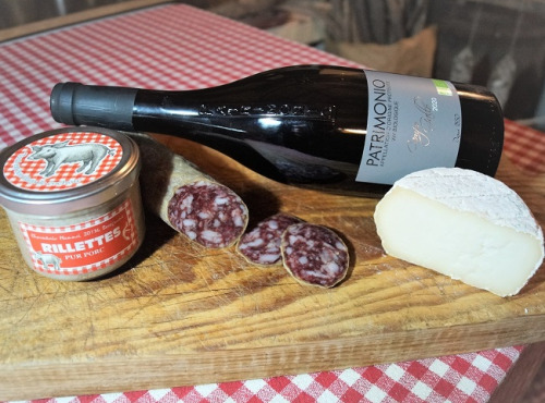 Charcuterie Mannei - Apéro au Porc Noir Corse, Patrimonio rouge et Fromage de Brebis au lait cru -Sans Nitrite-