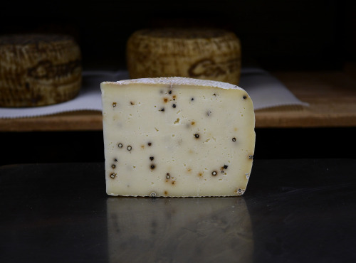 Alléosse Maitre Artisan Affineur Fromager - Pecorino Pepato Semistagionato Primizio 1kg