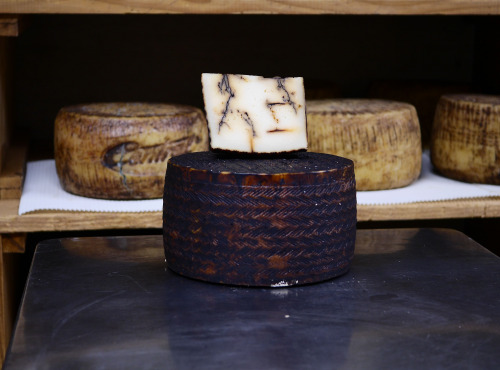Alléosse Maitre Artisan Affineur Fromager - Tomme à l'Ail Noir Don Andrés 500g