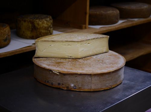 Alléosse Maitre Artisan Affineur Fromager - Abondance fermière AOP au lait cru 1 KG