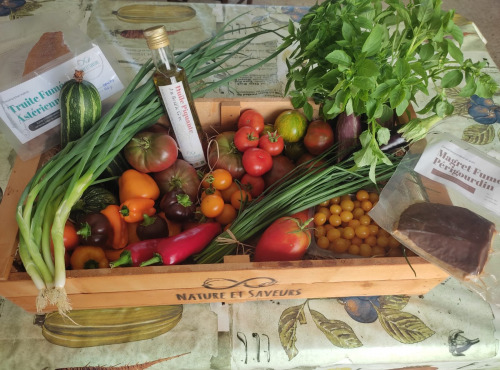 Nature et Saveurs - Ferme Aquaponique et Permacole Astérienne - Box Découverte de nos légumes, poissons, magrets fumés et huile d'olive