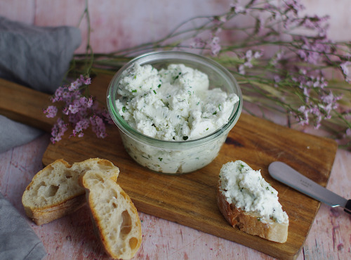 Elevage La Doudou - Fromage Frais Aux Fines Herbes De Chèvre