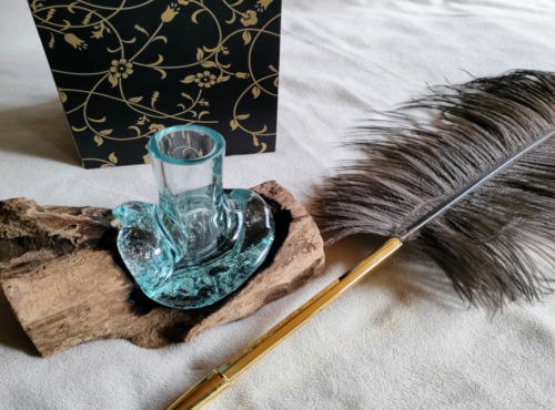 La Ferme Enchantée - Coffret cadeau - Stylo plume d'autruche et son support artisanal à offrir