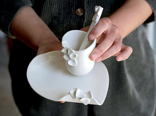 Atelier Eva Dejeanty - Sous-tasse ou petite assiette en porcelaine Eclosion