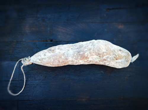 Elevage de Cochons en Forêt et Produits du Terroir Jurassien - Saucisson sec au Piment d'Espelette - Porc plein air - AB -