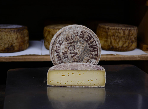 Alléosse Maitre Artisan Affineur Fromager - Tomme de Savoie fermière IGP au lait cru 500g