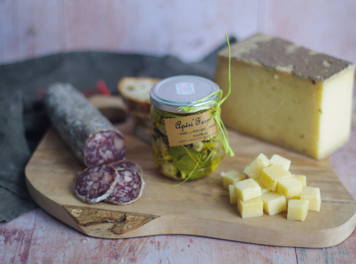 Ferme Chambon - Assortiment Apéro Comté AOP Fruité + Saucisson de boeuf + Apéri'fermier
