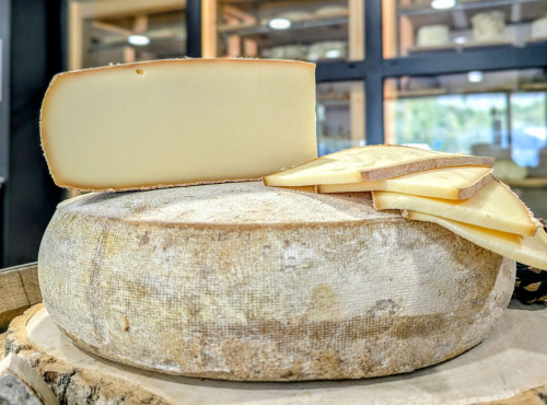 Crémerie de Mandallaz - La Raclette de Savoie IGP - lait cru - 2 pers - Tranchée