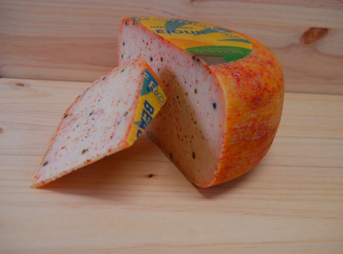 Fromagerie Beauséjour - Gouda au piment d'Espelette et poivre vert 2,5kg