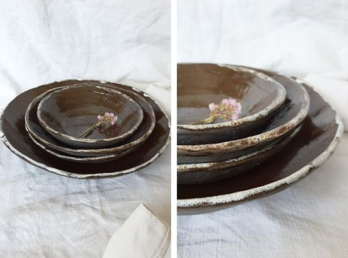 SUBECHA Studio - Service Complet Céramique : 4 Pièces Plat et Assiettes Creuses en Grès Chocolat