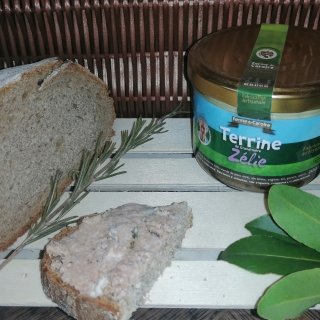 Ferme du caroire - Terrine de chèvre aux noisettes