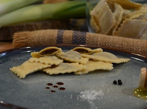 Maison Dejorges - Ravioli fondue de poireaux et porc caramélisé au miel - 3/4 pers