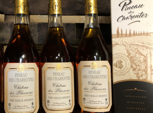 Château des Plassons - Pineau Château Des Plassons Très Vieille Réserve, Blanc 3x75cl