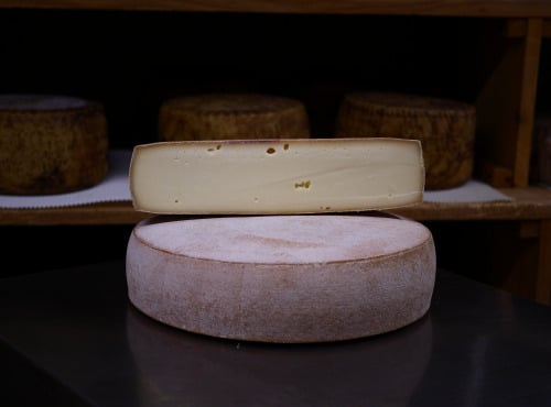 Alléosse Maitre Artisan Affineur Fromager - Raclette de Savoie au lait cru IGP