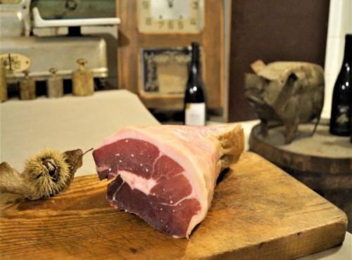 Charcuterie Mannei - Jambon Sec de Corse - Prisuttu - AOP - de Porc Nustrale - en Morceau - Affiné 36 Mois