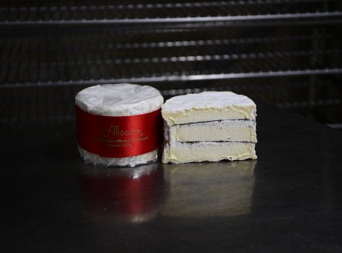 Alléosse Maitre Artisan Affineur Fromager - Alléosse - Brillat Savarin IGP Truffé (entier)