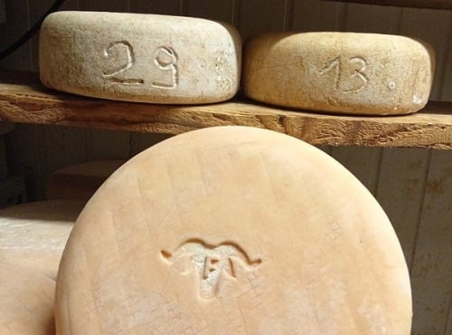 La ferme Lassalle - Fromage de Brebis AOP Ossau-Iraty Fermier de Printemps - le quart de 1kg - 6 mois