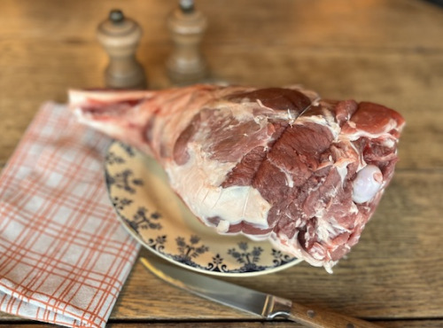 Boucherie Guiset, Eleveur et boucher depuis 1961 - Gigot de Pâques agneau avec os, sans selle. 2kg - 6 à 8 pers