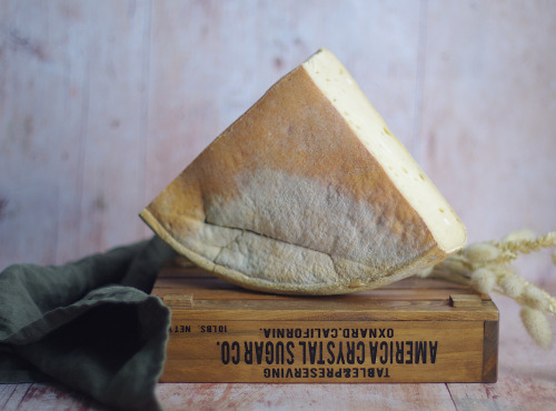 Ferme Chambon - Tomme Fermière au lait de vache Quart de Meule 1,5kg