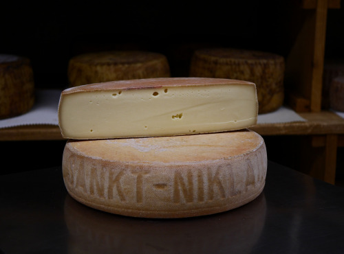 Alléosse Maitre Artisan Affineur Fromager - Raclette St Nicklaus de Montagne au lait cru (tranchée) 1kg
