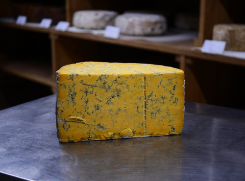 Alléosse Maitre Artisan Affineur Fromager - Sakéshire Affiné avec un Saké ambrée Fabrication Maison 500g