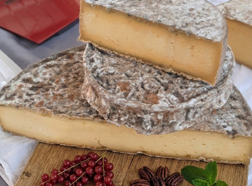 La ferme des Montigots - Tomme fermiere entière