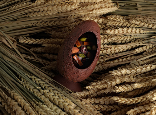 Philippe Segond MOF Pâtissier-Confiseur - Sujet de Pâques - Oeuf mendiant chocolat noir