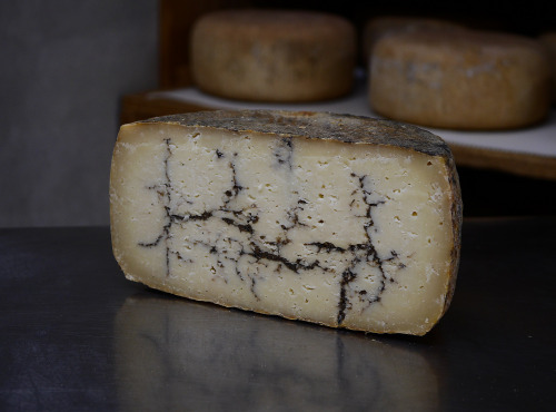 Alléosse Maitre Artisan Affineur Fromager - Moliterno Al Tartufo affiné 1kg