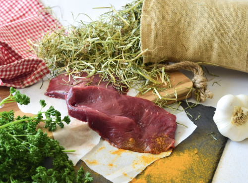 Dégustonfoin - [SURGELÉ] Foie de Bœuf Tranché BIO – 4 x 150 g + Foin culinaire Bio