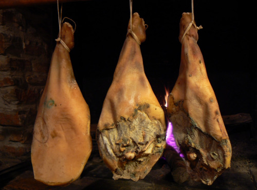 Domaine du Catié - Jambon entier de cochon Magalica affiné 24 mois 6,7kg sans nitrite.