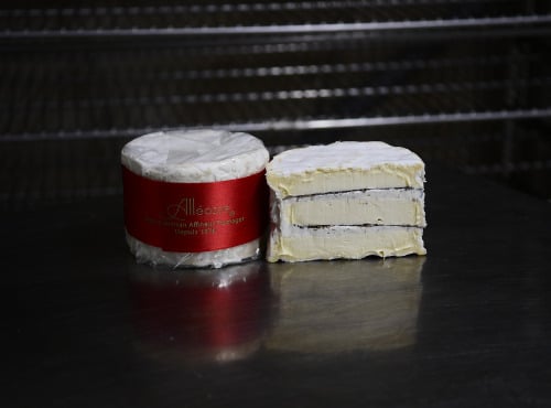 Alléosse Maitre Artisan Affineur Fromager - Alléosse - Brillat Savarin IGP Truffé (demi)