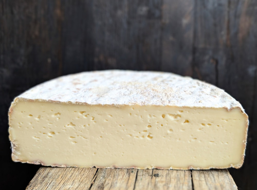 Elevage de Cochons en Forêt et Produits du Terroir Jurassien - Tomme des Loutons au lait cru - demi tomme