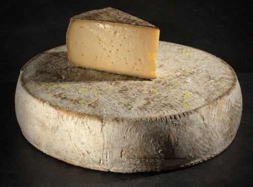 Les Affineurs des Volcans - Tomme Fermière Marcel Charrade | Entier env. 5 Kg