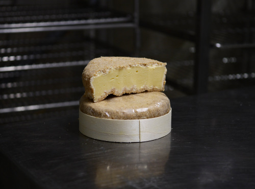 Alléosse Maitre Artisan Affineur Fromager - Camembert Jort AOP affiné au Calvados fabrication artisanale