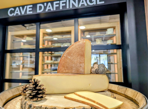 Crémerie de Mandallaz - La Raclette Fumée - lait pasteurisé - 4 pers - Tranchée