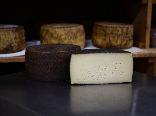 Alléosse Maitre Artisan Affineur Fromager - Manchego Artisanal au lait cru de brebis Manchega AOP +12 mois 500g