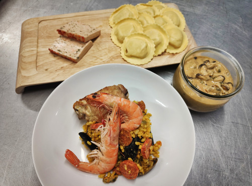 Traiteur Gourmet d'Alsace - Coffret Pépé : paella, sauce, terrines, raviole au crabe - 2/3 pers