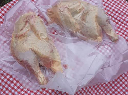 Ferme de Calès - Poulet 1,7kg découpé en deux + 6 oeufs