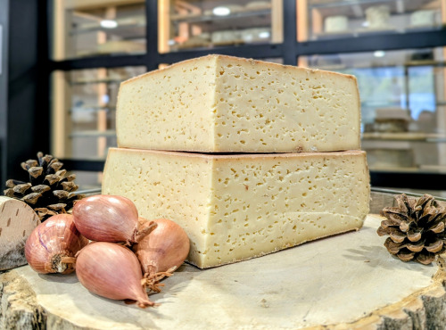 Crémerie de Mandallaz - La Raclette Echalote - FERMIERE - lait cru - 2 pers - Tranchée