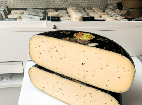 La Fromagerie PonPon Valence - Gouda aux Truffes Fermier