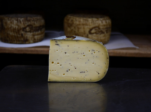 Alléosse Maitre Artisan Affineur Fromager - Gouda fermier aux Truffes croûte noire