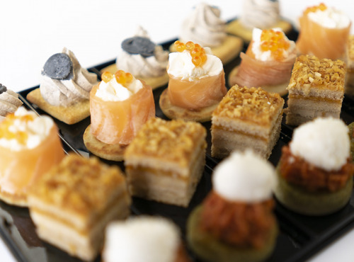 La Boutique Saveurs Cristal - PROMO - Apéritif - 20 bouchées traiteur salées (DATE COURTE: 23/01/2023) - Plateau Pluton